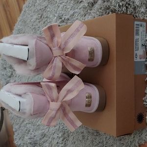 Brand new in box UGG customizable Bailey Bow Short in baby pink.